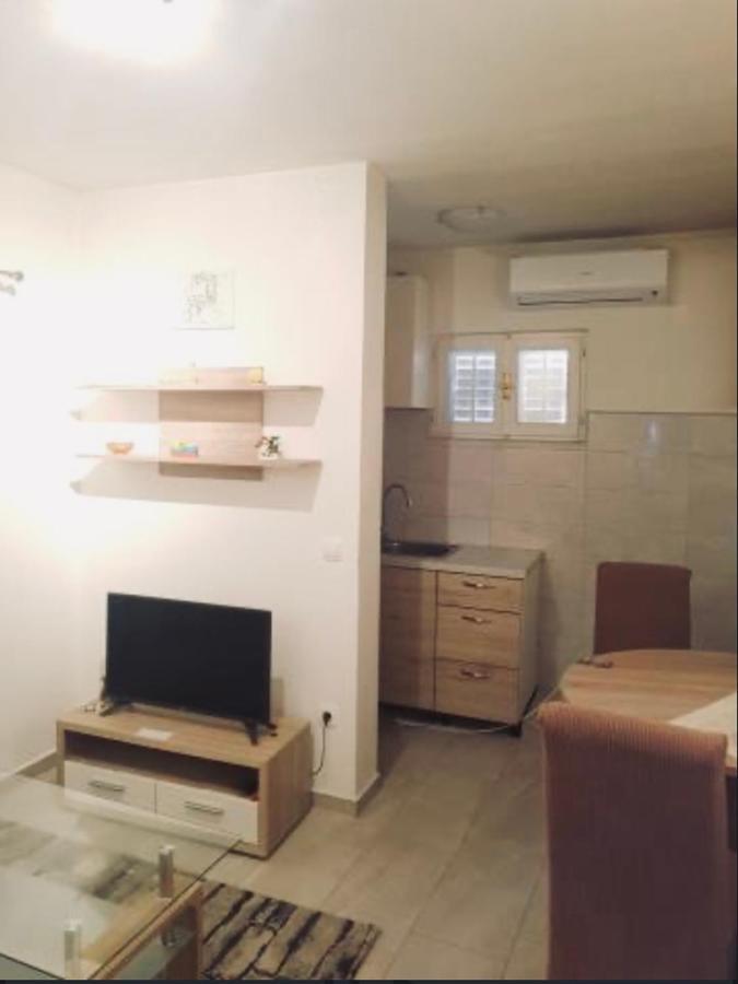 Apartmani Veronika Sukosan Exterior photo