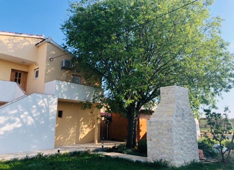 Apartmani Veronika Sukosan Exterior photo
