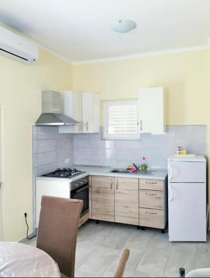 Apartmani Veronika Sukosan Exterior photo